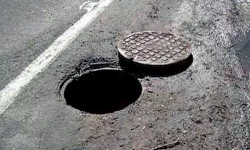 മാ​ൻ​ഹോ​ളി​ൽ തൊ​ഴി​ലാ​ളി​യു​ടെ മ​ര​ണം: അ​ന്വേ​ഷ​ണം ആ​വ​ശ്യ​പ്പെ​ട്ട്​ സ്വ​ത​ന്ത്ര തൊ​ഴി​ലാ​ളി യൂ​നി​യ​ൻ