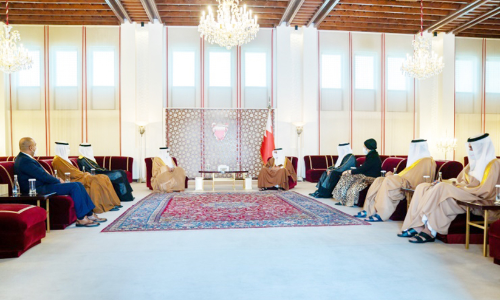 പുതിയ അംബാസഡർമാരുമായി കിരീടാവകാശി ചർച്ച നടത്തി