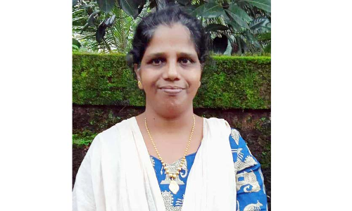 മുൻ കേരള വ​നി​ത ഫു​ട്ബാ​ൾ ക്യാപ്റ്റന് ജീവിക്കാൻ കൂലിവേല തന്നെ ശരണം