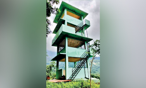 കാ​ഴ്​​ച​ക​ളി​ലേ​ക്ക്​ മി​ഴി തു​റ​ക്കാം; തു​ടി​ക്കോ​ട് വാ​ച്ച് ട​വ​ർ തു​റ​ന്നു