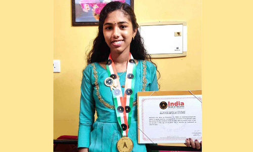 118 മൂലകങ്ങളുടെ പേര് 36 സെക്കൻഡിൽ; പത്താം ക്ലാസുകാരിക്ക് ഇന്ത്യൻ റെക്കോഡ്