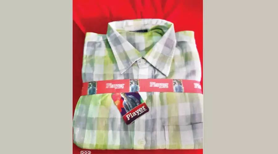 ഓൺലൈനായി വാങ്ങിയ വസ്ത്രം ഉപയോഗിച്ച് പഴകിയതെന്ന് പരാതി ഓൺലൈനായി വാങ്ങിയ വസ്ത്രം ഉപയോഗിച്ച് പഴകിയതെന്ന് പരാതി