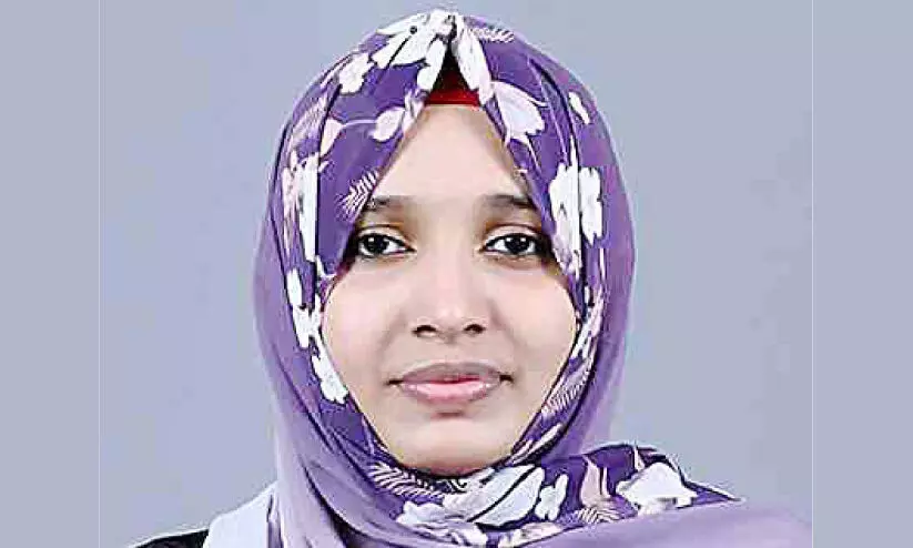 പ്രതിസന്ധികളെ അതിജീവിച്ച് ഫാത്തിമ മറിയം നേടിയത് ഒന്നാംറാങ്ക്; അഞ്ചാം സെമസ്​റ്റർ ബിരുദ പരീക്ഷ എഴുതിയത്​ പി.പി.ഇ കിറ്റ് ധരിച്ച്