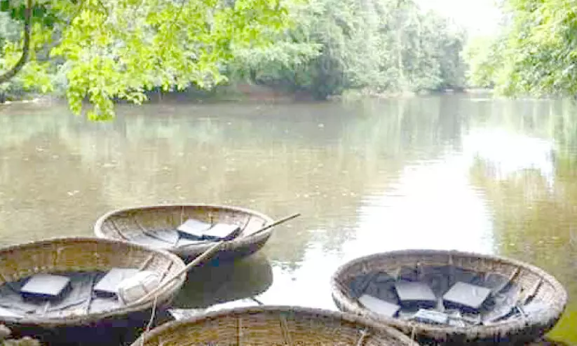 അടവി അടച്ചതറിയാതെ എത്തിയ വിനോദസഞ്ചാരികൾ മടങ്ങി
