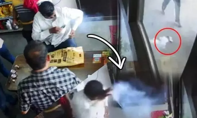 social media viral video mobile phone explodes pocket man social media viral video mobile phone explodes pocket man