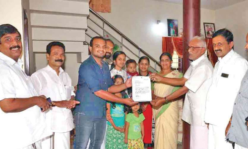 ആ​യി​ഷ സെ​ൻ​ഹ​ക്ക്​ ര​ക്ഷ​ക​നാ​യ പ്രനൂപിന് രാഹുൽ ഗാന്ധിയുടെ അഭിനന്ദനം