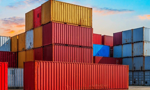 ക​ണ്ടെ​യ്​​ന​റു​ക​ൾ​ക്ക് ഉ​യ​ർ​ന്ന നി​ര​ക്ക്; ച​ര​ക്കു കൂ​ലി ആ​റി​ര​ട്ടി​യി​ല​ധി​കം വ​ർ​ധി​ച്ചു