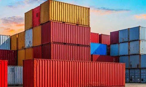 ക​ണ്ടെ​യ്​​ന​റു​ക​ൾ​ക്ക് ഉ​യ​ർ​ന്ന നി​ര​ക്ക്; ച​ര​ക്കു കൂ​ലി ആ​റി​ര​ട്ടി​യി​ല​ധി​കം വ​ർ​ധി​ച്ചു