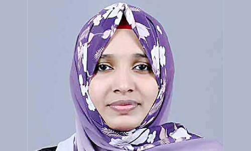 പ്രതിസന്ധികളെ അതിജീവിച്ച് ഫാത്തിമ മറിയം നേടിയത് ഒന്നാംറാങ്ക്; അഞ്ചാം സെമസ്​റ്റർ ബിരുദ പരീക്ഷ എഴുതിയത്​ പി.പി.ഇ കിറ്റ് ധരിച്ച്