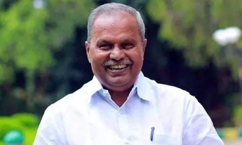 ഗോപി കോട്ടമുറിക്കൽ ജീവനക്കാരുടെ കൂടെ ഭക്ഷണം കഴിച്ചില്ലെന്ന് ; പ്രതിഷേധിച്ചവർക്ക് സ്ഥലംമാറ്റം