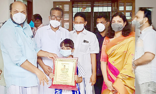 നാക്കുളുക്കാതെ മൂന്നാം ക്ലാസുകാരി അനഘ നേടിയത് ലോക റെക്കോഡ്