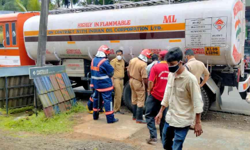 ടാങ്കര്‍ ലോറിയിലെ ഡീസല്‍ ചോര്‍ച്ച അടച്ച് അപകടമൊഴിവാക്കി