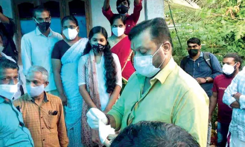 suresh gopi-mobile phone