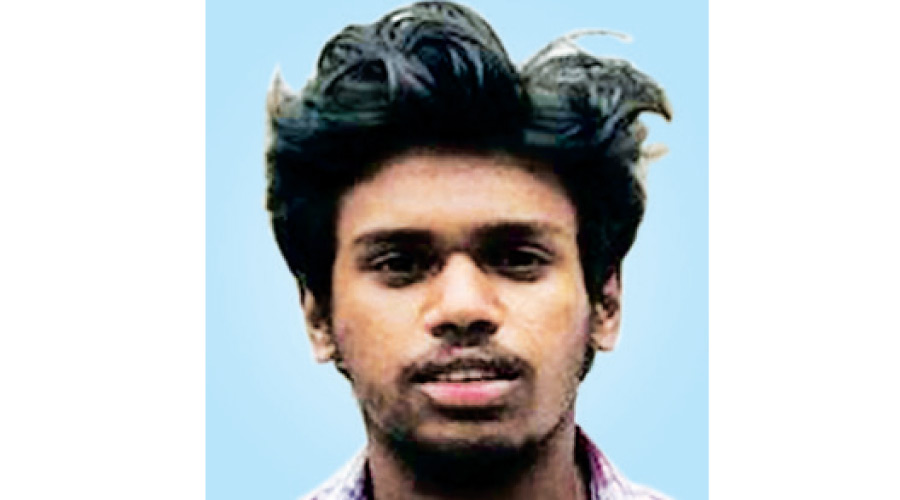 പൊട്ടിവീണ ൈവദ്യുതി ലൈനിൽ നിന്ന് ഷോക്കേറ്റ് സ്കൂട്ടർ യാത്രികൻ മരിച്ചു പൊട്ടിവീണ ൈവദ്യുതി ലൈനിൽ നിന്ന് ഷോക്കേറ്റ് സ്കൂട്ടർ യാത്രികൻ മരിച്ചു