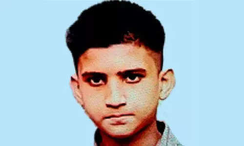 വി​ദ്യാ​ർ​ഥി കു​ള​ത്തി​ൽ മു​ങ്ങി മ​രി​ച്ചു