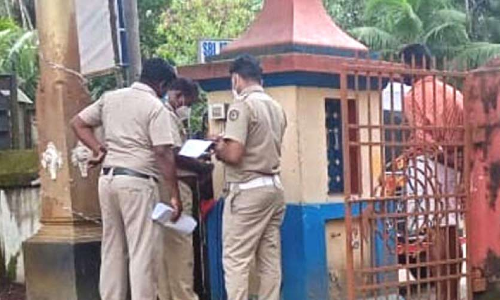 ക്ഷേ​ത്ര​ത്തി​ലെ കാ​ണി​ക്ക​വ​ഞ്ചി കു​ത്തി​ത്തു​റ​ന്ന് മോ​ഷ​ണം