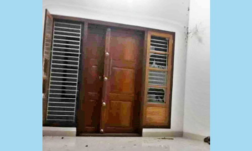 ലേറ്റസ്​റ്റ്​ പത്രാധിപരുടെ വീടിനുനേരെ ബോംബേറ്