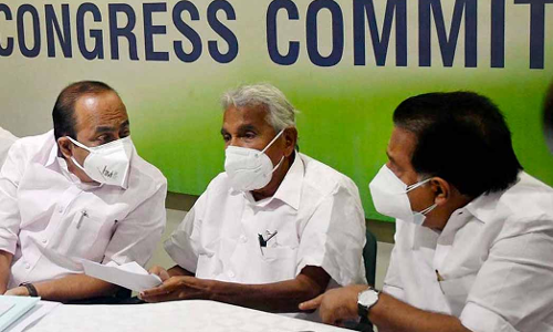 കോ​ൺ​ഗ്ര​സി​ൽ പ്ര​സ്​​താ​വ​ന യു​ദ്ധം; ഉ​മ്മ​ൻ​ ചാ​ണ്ടി​ക്കും ചെ​ന്നി​ത്ത​ല​ക്കു​മെ​തി​രെ സു​ധാ​ക​ര​നും സ​തീ​ശ​നും