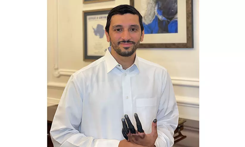 കൊടുമുടിയേറിയ കൈകളിൽ ഇപ്പോൾ വിരലുകളില്ല കൊടുമുടിയേറിയ കൈകളിൽ ഇപ്പോൾ വിരലുകളില്ല