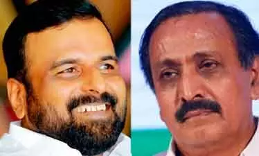 രാഘവനെ ലക്ഷ്യമിട്ട് അനിൽ കുമാർ; രഹസ്യ പിന്തുണയുമായി നേതാക്കൾ രാഘവനെ ലക്ഷ്യമിട്ട് അനിൽ കുമാർ; രഹസ്യ പിന്തുണയുമായി നേതാക്കൾ