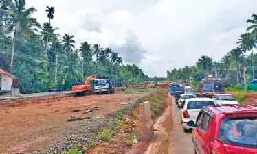 ദേശീയപാത: ഭൂമി ഏറ്റെടുക്കൽ അവസാന ഘട്ടത്തിൽ; വ്യാപാരികൾ പെരുവഴിയിലേക്ക് ദേശീയപാത: ഭൂമി ഏറ്റെടുക്കൽ അവസാന ഘട്ടത്തിൽ; വ്യാപാരികൾ പെരുവഴിയിലേക്ക്