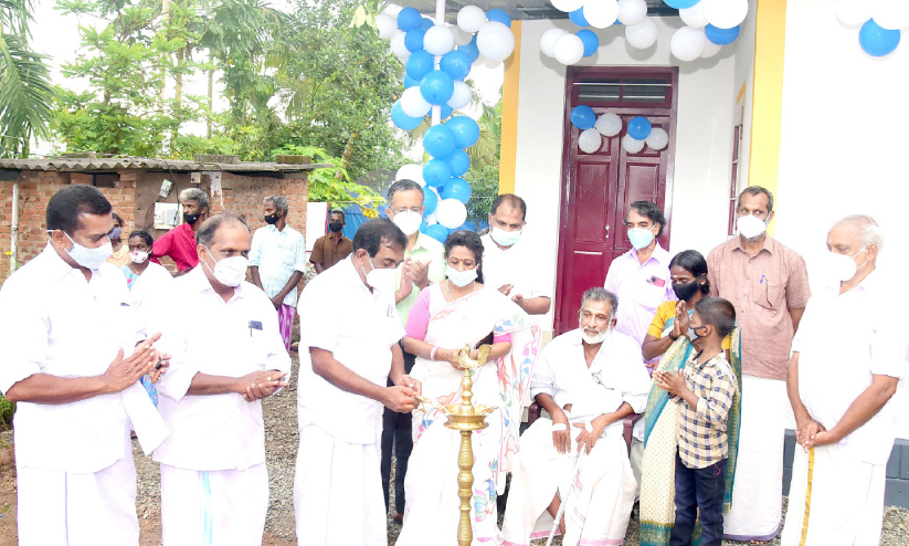 ജാസ്മിെൻറയും ആൽവിെൻറയും വിവാഹസമ്മാനം; സുധക്കും കുടുംബത്തിനും വീടൊരുങ്ങി ജാസ്മിെൻറയും ആൽവിെൻറയും വിവാഹസമ്മാനം; സുധക്കും കുടുംബത്തിനും വീടൊരുങ്ങി