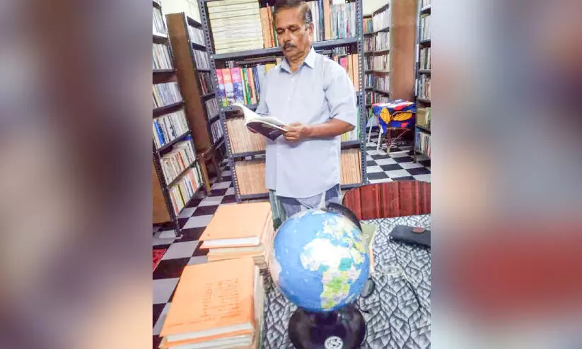 വീട് ഗ്രന്ഥശാലയാക്കി വിജയൻ വീട് ഗ്രന്ഥശാലയാക്കി വിജയൻ