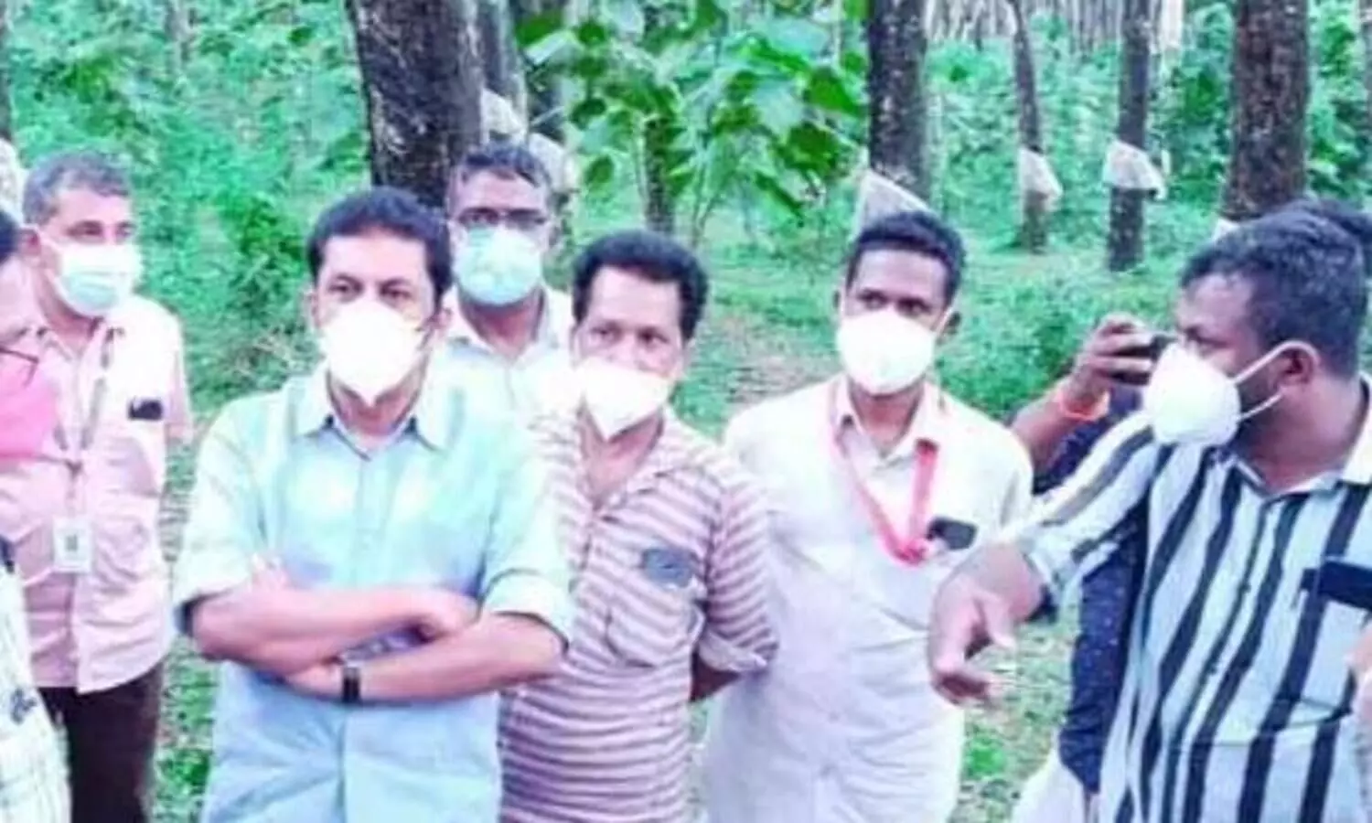 പാലപ്പിള്ളിയിൽ നാട്ടുകാർ വനം വകുപ്പ് ഉദ്യോഗസ്ഥരെ തടഞ്ഞുവെച്ചു