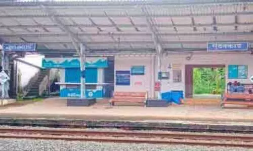 ആദർശുണ്ട്​​ പരിഗണനയില്ല; വി​ക​സ​നം കാ​ത്ത്​ എ​ട​ക്കാ​ട് റെ​യി​ൽ​വേ സ്​​റ്റേ​ഷ​ൻ