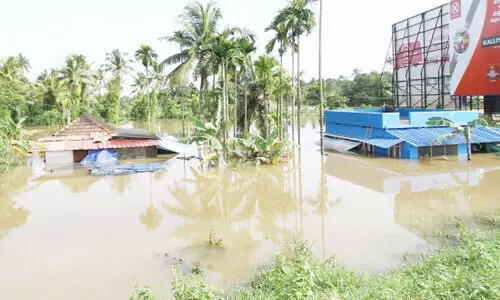 പ്രളയ ദുരന്തം പണംകൊയ്യാനുള്ള വഴിയാക്കി ഉദ്യോഗസ്ഥർ; ധ​ന​സ​ഹാ​യത്തിൽ ക്രമക്കേടി​െൻറ പ്രളയം