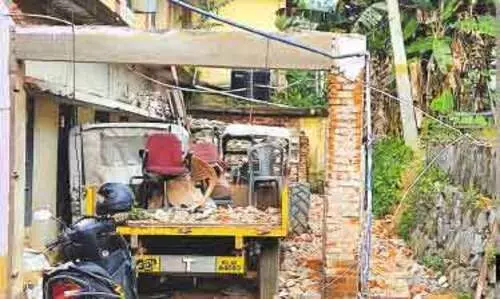 വെള്ളമുണ്ട പഞ്ചായത്ത്​ ഓഫിസ് നിർമാണം: വിവാദങ്ങൾക്കൊടുവിൽ ഷെഡ് പൊളിച്ചു; കടമ്പകൾ ബാക്കി