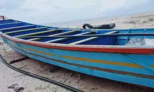 തിരയിൽപ്പെട്ട് വള്ളം മറിഞ്ഞ്​ നിരവധി പേർക്ക് പരിക്ക്