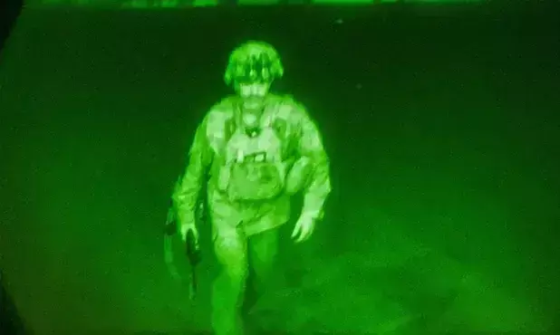 അവസാന സൈനികനും മടങ്ങി; അഫ്ഗാനിൽ രണ്ടു പതിറ്റാണ്ടുനീണ്ട യു.എസ് അധിനിവേശത്തിന് അന്ത്യം അവസാന സൈനികനും മടങ്ങി; അഫ്ഗാനിൽ രണ്ടു പതിറ്റാണ്ടുനീണ്ട യു.എസ് അധിനിവേശത്തിന് അന്ത്യം