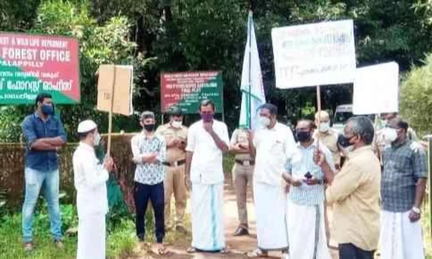 കാട്ടാനയുടെ ആക്രമണത്തില്‍ രണ്ടുപേര്‍ കൊല്ലപ്പെട്ട സംഭവം;  പ്രതിഷേധം കെട്ടടങ്ങുന്നില്ല