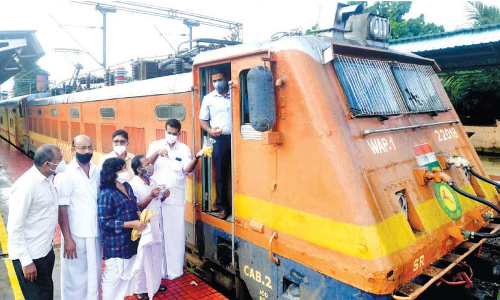 ആശ്വാസമായി കണ്ണൂർ-മംഗളൂരു ട്രെയിൻ സർവിസിന്​ തുടക്കം