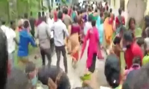 വാക്‌സിനെടുക്കാന്‍ തടിച്ചുകൂടിയത്​ രണ്ടായിരത്തോളം പേർ; പശ്ചിമ ബംഗാളില്‍ ഇരുപതിലധികം പേര്‍ക്ക് പരിക്ക്