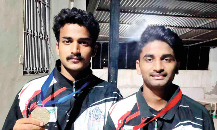 വടംവലി മത്സരത്തിൽ അഭിമാനമായി പർവീസും സ്വാഫിനും വടംവലി മത്സരത്തിൽ അഭിമാനമായി പർവീസും സ്വാഫിനും