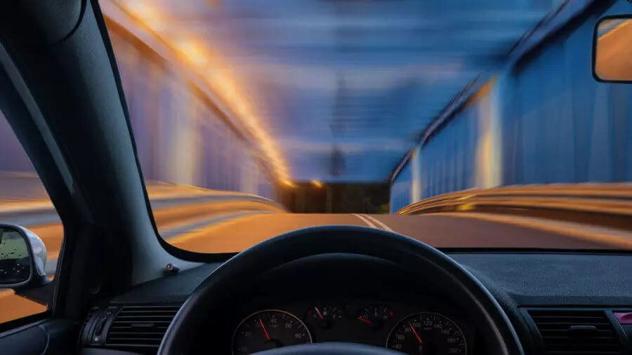 പിതാവ് മദ്യലഹരിയിൽ; പതിമൂന്നുകാരൻ ഡ്രൈവിങ് സീറ്റിൽ