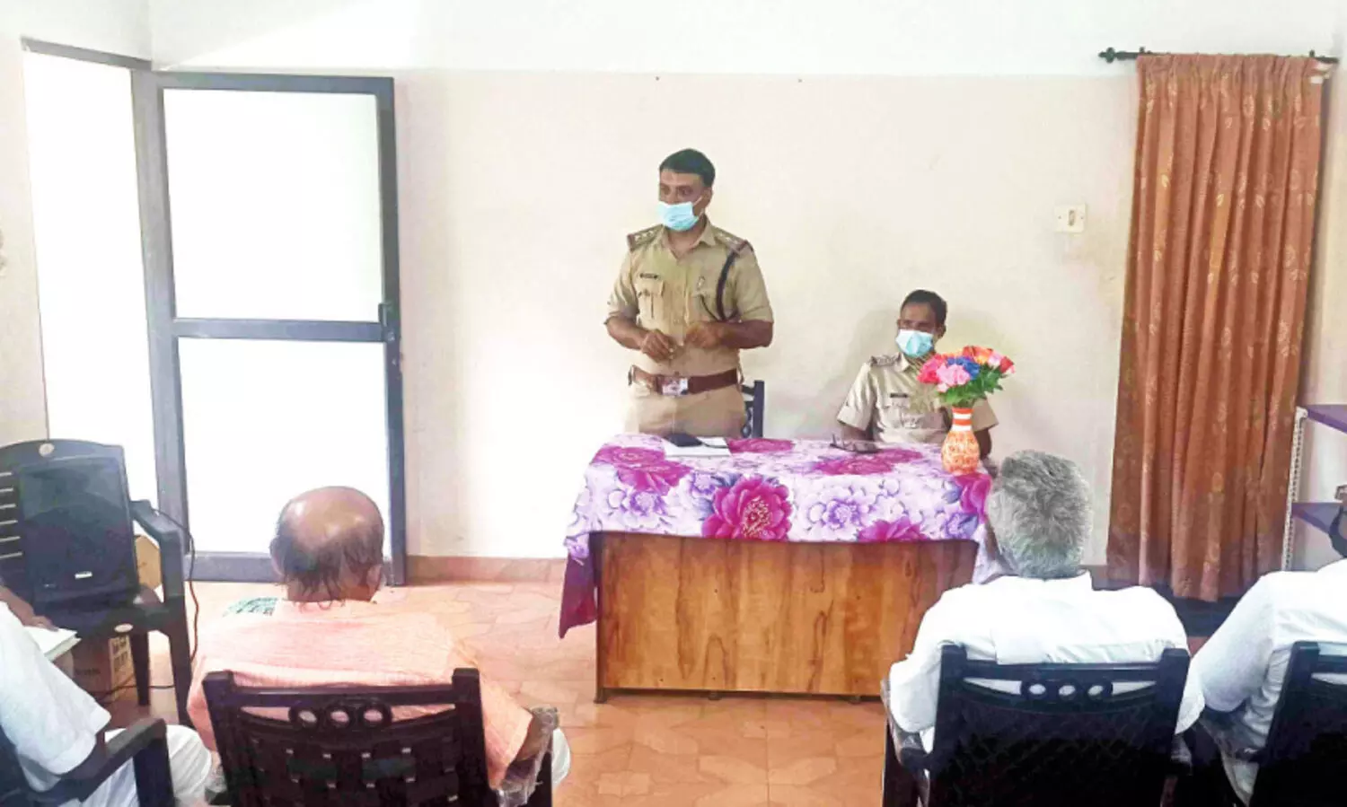 കോ​വി​ഡ് നി​യ​ന്ത്ര​ണം: പൊ​ന്നാ​നി​യി​ൽ പൊ​ലീ​സ്-​വ്യാ​പാ​രി യോ​ഗം