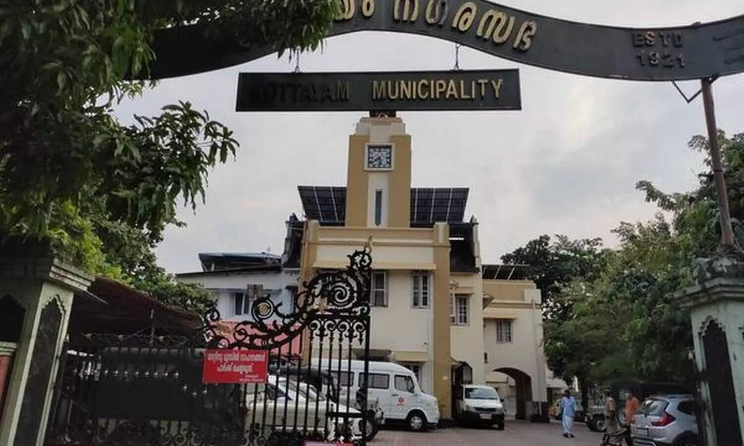 സെക്രട്ടറിയും ഉദ്യോഗസ്ഥരും നിർദേശങ്ങൾ അനുസരിക്കുന്നില്ല–നഗരസഭ വൈസ്​ ചെയർമാൻ