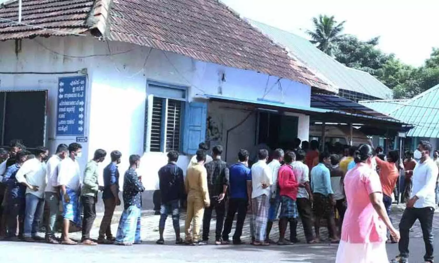 സംസ്ഥാനത്ത്​ വീണ്ടും വാക്​സിൻ ക്ഷാമം; മി​ക്ക​വാ​റും ജി​ല്ല​ക​ളി​ലും സ്​​റ്റോ​ക്​ തീ​ർ​ന്നു