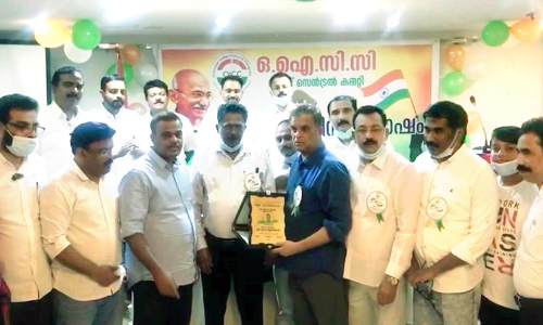 നാ​സ​ർ മ​ണ്ണാ​ർ​ക്കാ​ടി​ന്​ യാ​ത്ര​യ​യ​പ്പ് ന​ൽ​കി