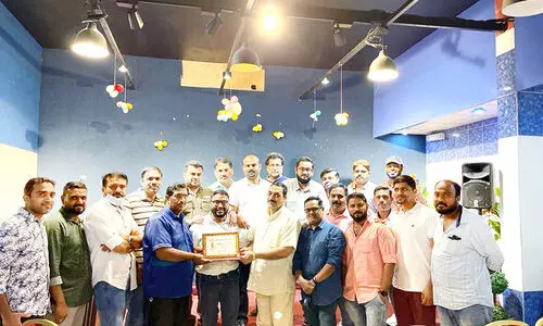 ഗ​ഫൂ​ർ എ​ട​ക്ക​ര​ക്ക് നി​യോ ജി​ദ്ദ യാ​ത്ര​യ​യ​പ്പ് ന​ൽ​കി