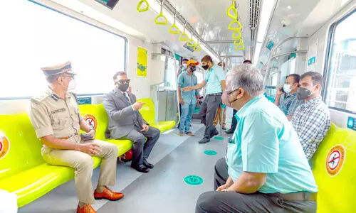 മെട്രോയിൽ കയറി ആദ്യദിനം ഓഫിസിലെത്തി ബെഹ്​റ