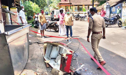 ചാ​യ​ക്ക​ട​​യി​ലെ സ്‌​ഫോ​ട​ന​ത്തി​ൽ ദു​രൂ​ഹ​ത; കാ​ര​ണം ക​ണ്ടെ​ത്താ​നാ​യി​ല്ല