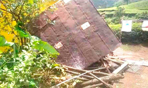 കാട്ടാനകൾ വീട്​ തകർത്തു; പിഞ്ചുകുഞ്ഞടക്കം രക്ഷപ്പെട്ടത്​ തലനാരിഴക്ക്