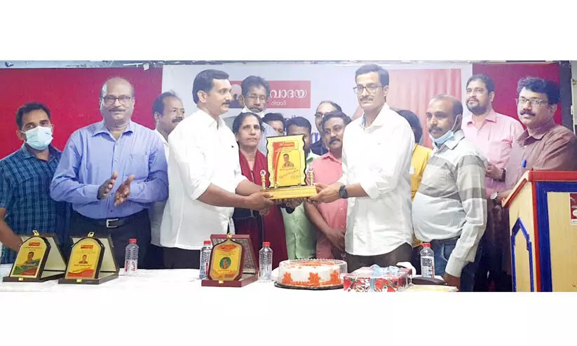 സാ​മൂ​ഹി​ക പ്ര​വ​ർ​ത്ത​ക​ൻ ബാ​ല​കൃ​ഷ്​​ണ​ൻ നാ​ട്ടി​ലേ​ക്ക്​ മ​ട​ങ്ങു​ന്നു