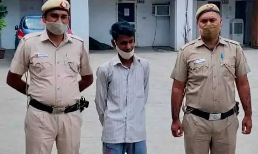 Lucknow man arrested for posing as woman, luring minor girls into sending him obscene videos Lucknow man arrested for posing as woman, luring minor girls into sending him obscene videos
