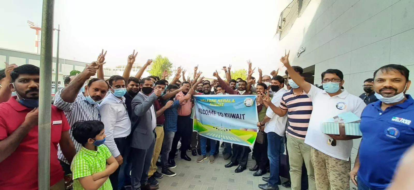 കരുതലിെൻറ ചിറകിൽ അവർ പറന്നിറങ്ങി; നിറകൺചിരിയോടെ കരുതലിെൻറ ചിറകിൽ അവർ പറന്നിറങ്ങി; നിറകൺചിരിയോടെ