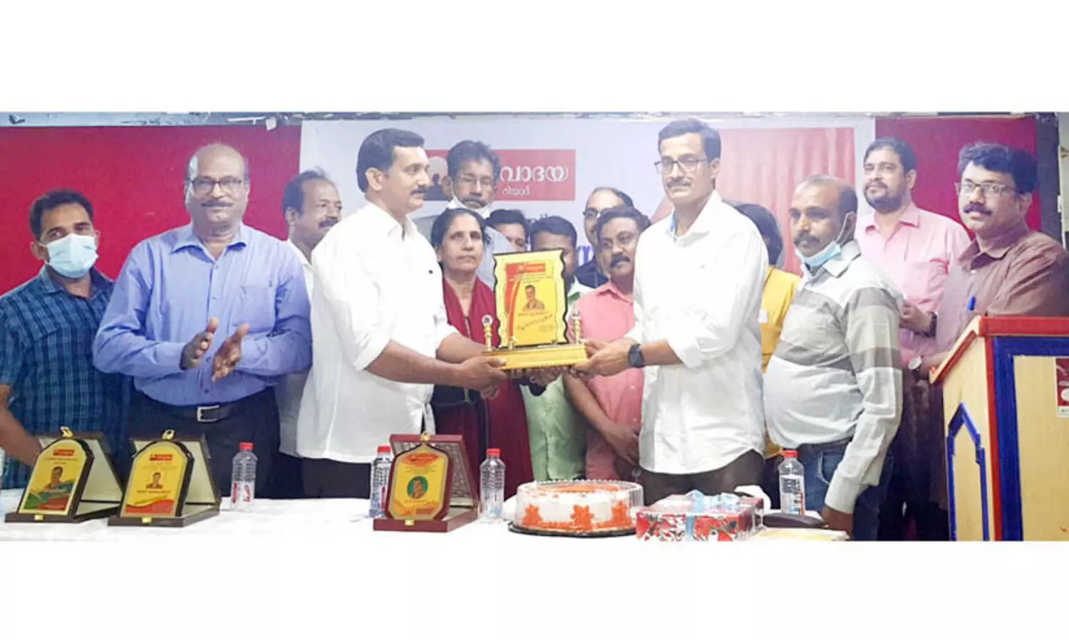 സാ​മൂ​ഹി​ക പ്ര​വ​ർ​ത്ത​ക​ൻ ബാ​ല​കൃ​ഷ്​​ണ​ൻ നാ​ട്ടി​ലേ​ക്ക്​ മ​ട​ങ്ങു​ന്നു